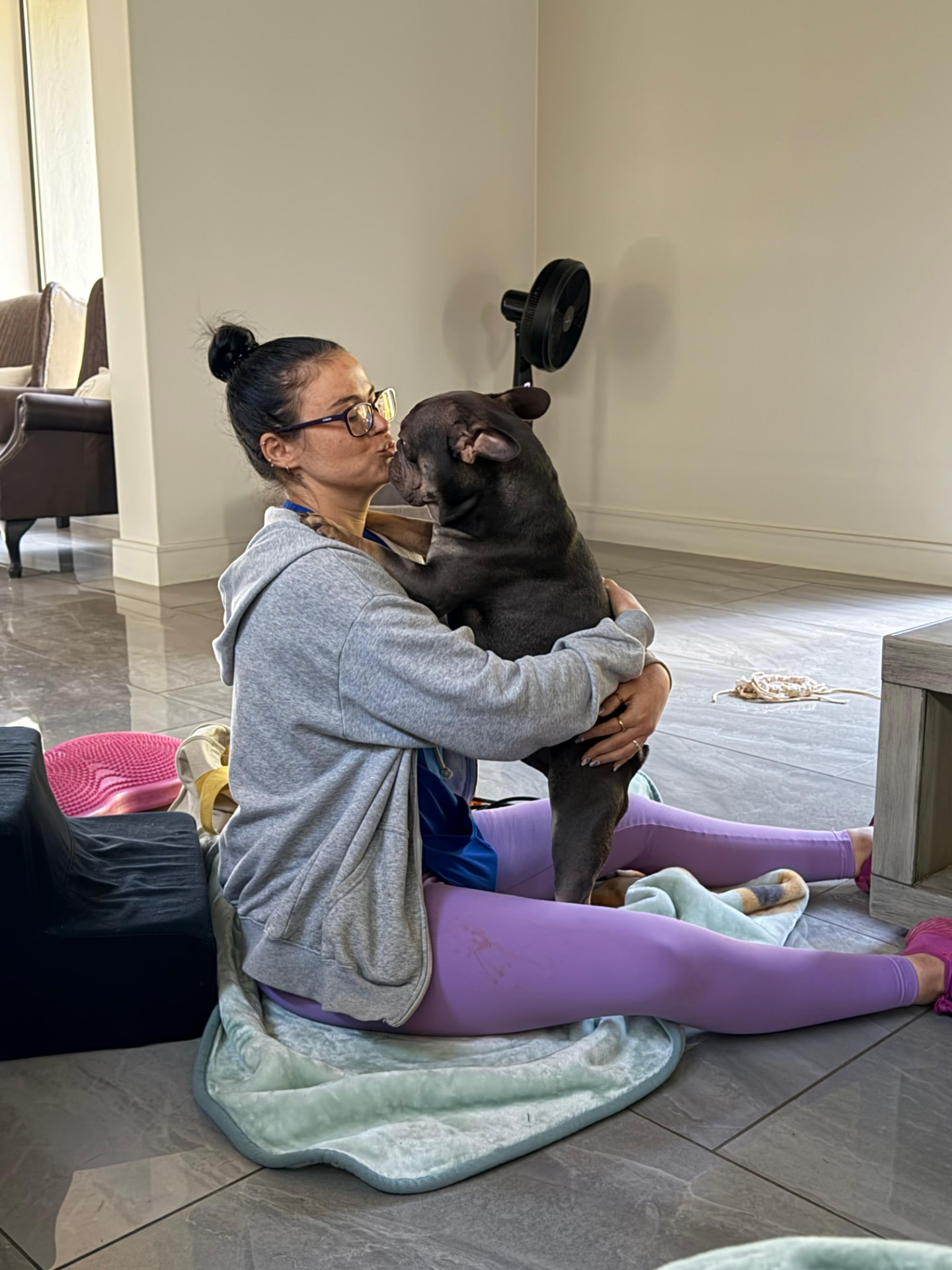 Savannah Kloeck sharing a moment with a French bulldog patient
